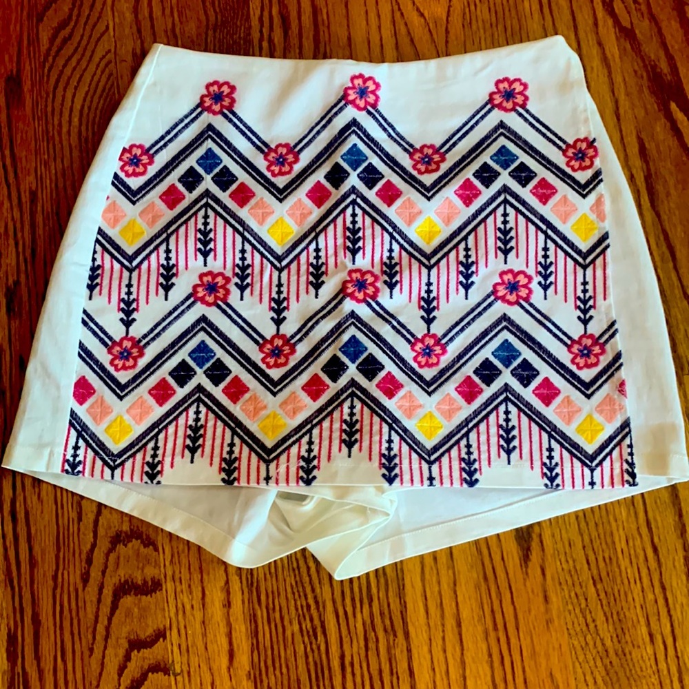 Womens size small shorts from Mi Ami. In perfect condition